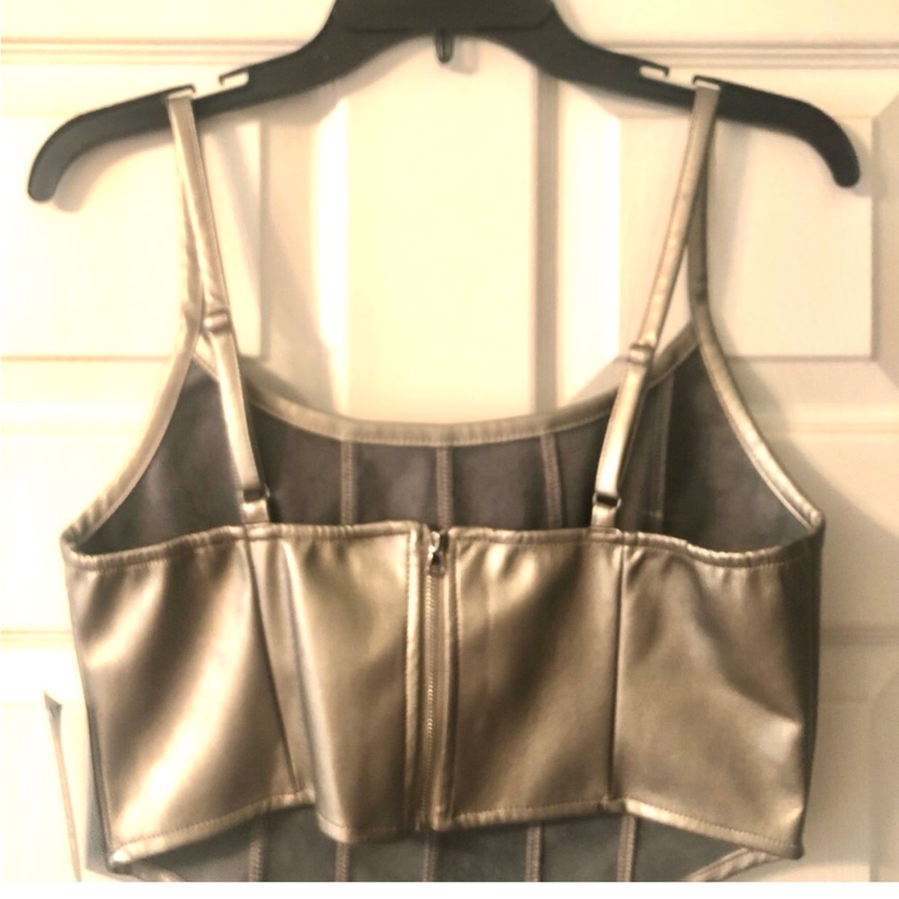 Kirious, Buttery Soft Cropped Top. NWT - Picture 1 of 10